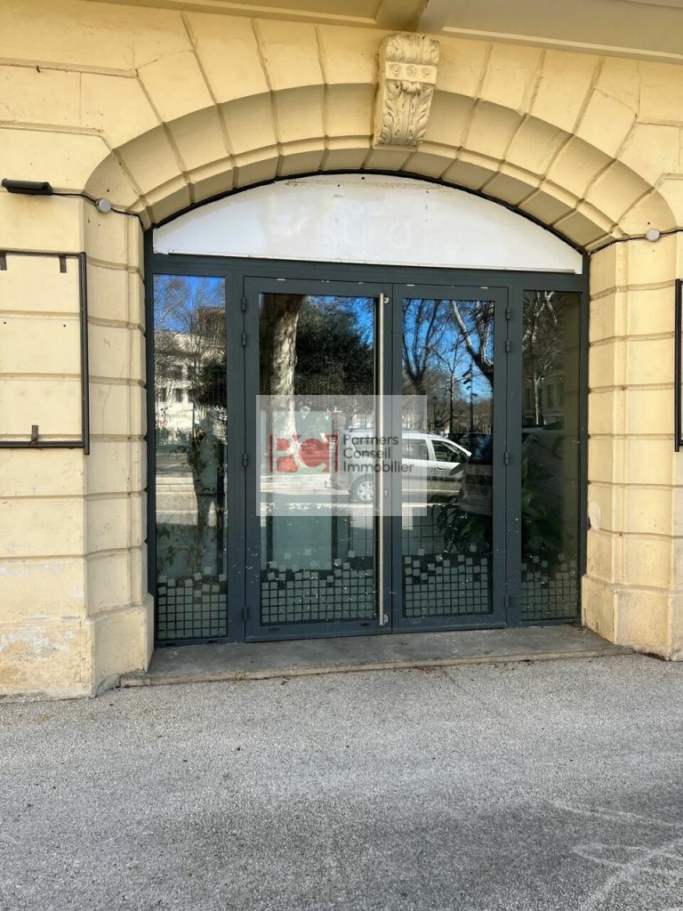 LOCAL COMMERCIAL à VENDRE