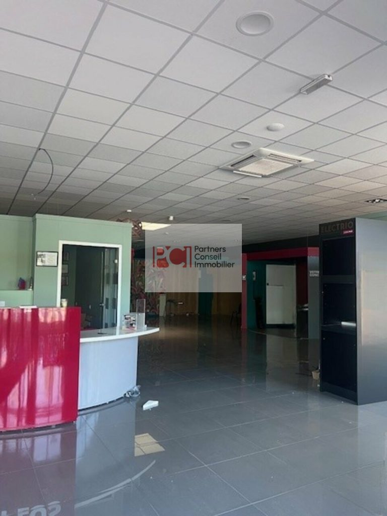LOCAL COMMERCIAL à LOUER