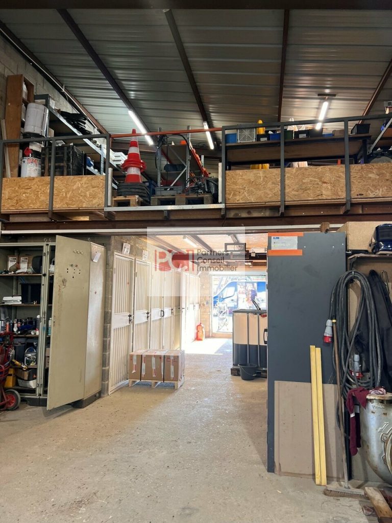 BUREAUX STOCKAGE à LOUER