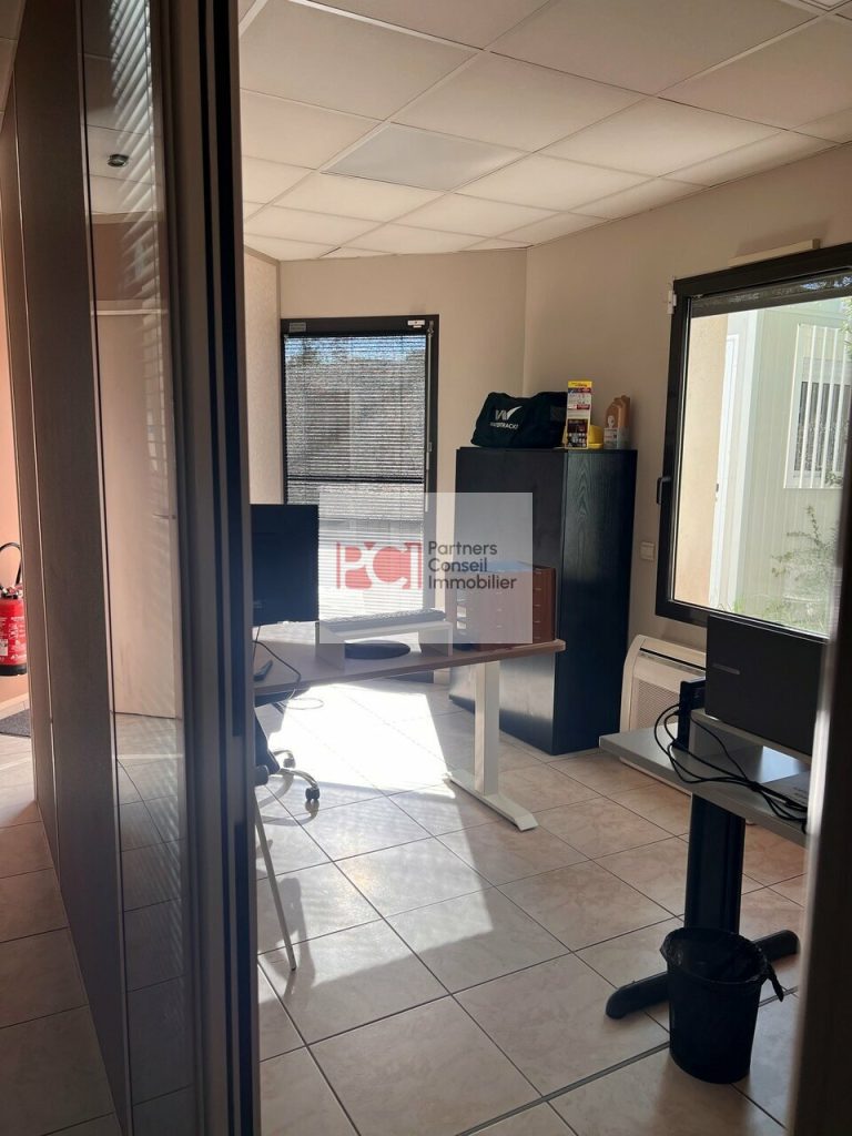 BUREAUX STOCKAGE à LOUER