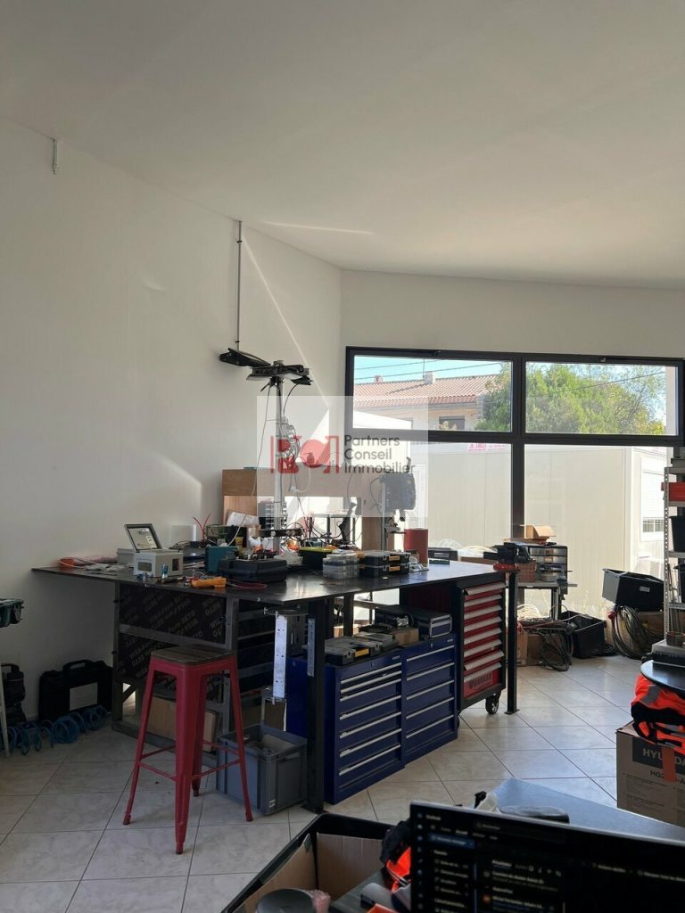 BUREAUX STOCKAGE à LOUER